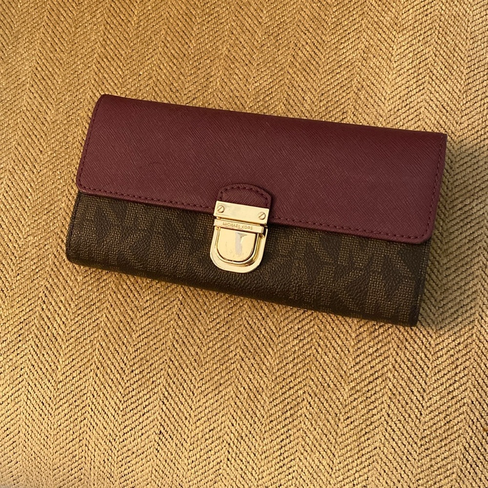 Michael MICHAEL Kors Bridgette Flap Wallet Clutch in Plum